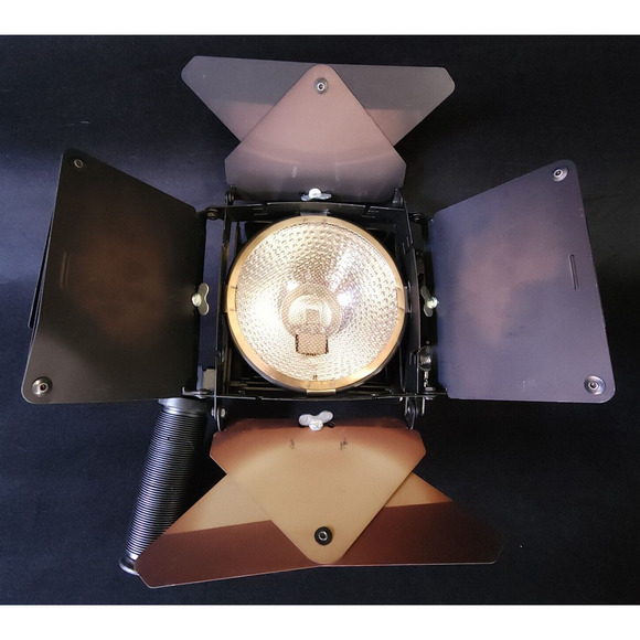 Black Handheld Lowel Omni Flood Light w/ Barn Doors 500 Watt - Picture 1 of 12